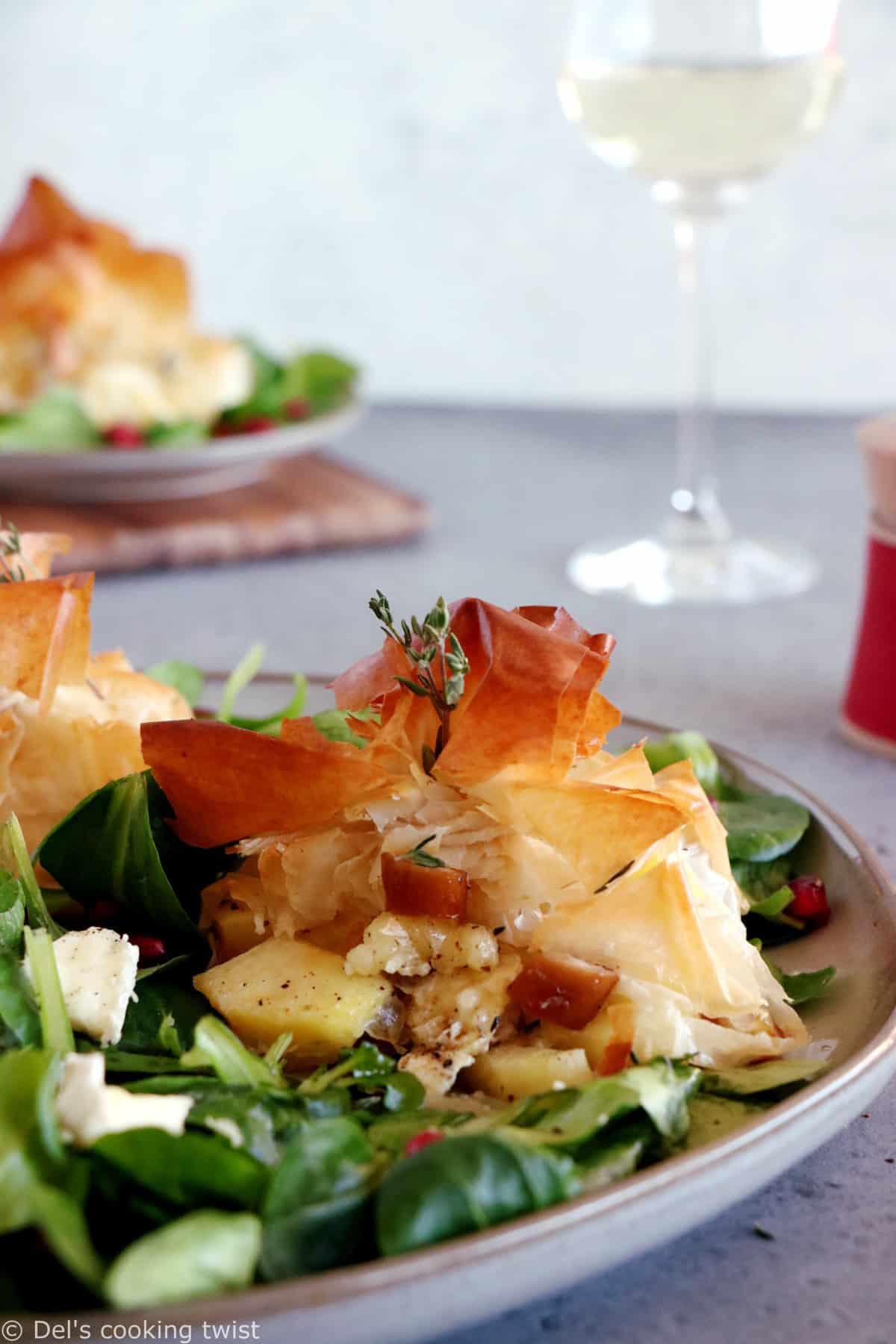 Pour une entrée de fêtes tout en élégance, optez pour ces aumônières en feuilles de brick au Brie, pommes chaudes et dattes.