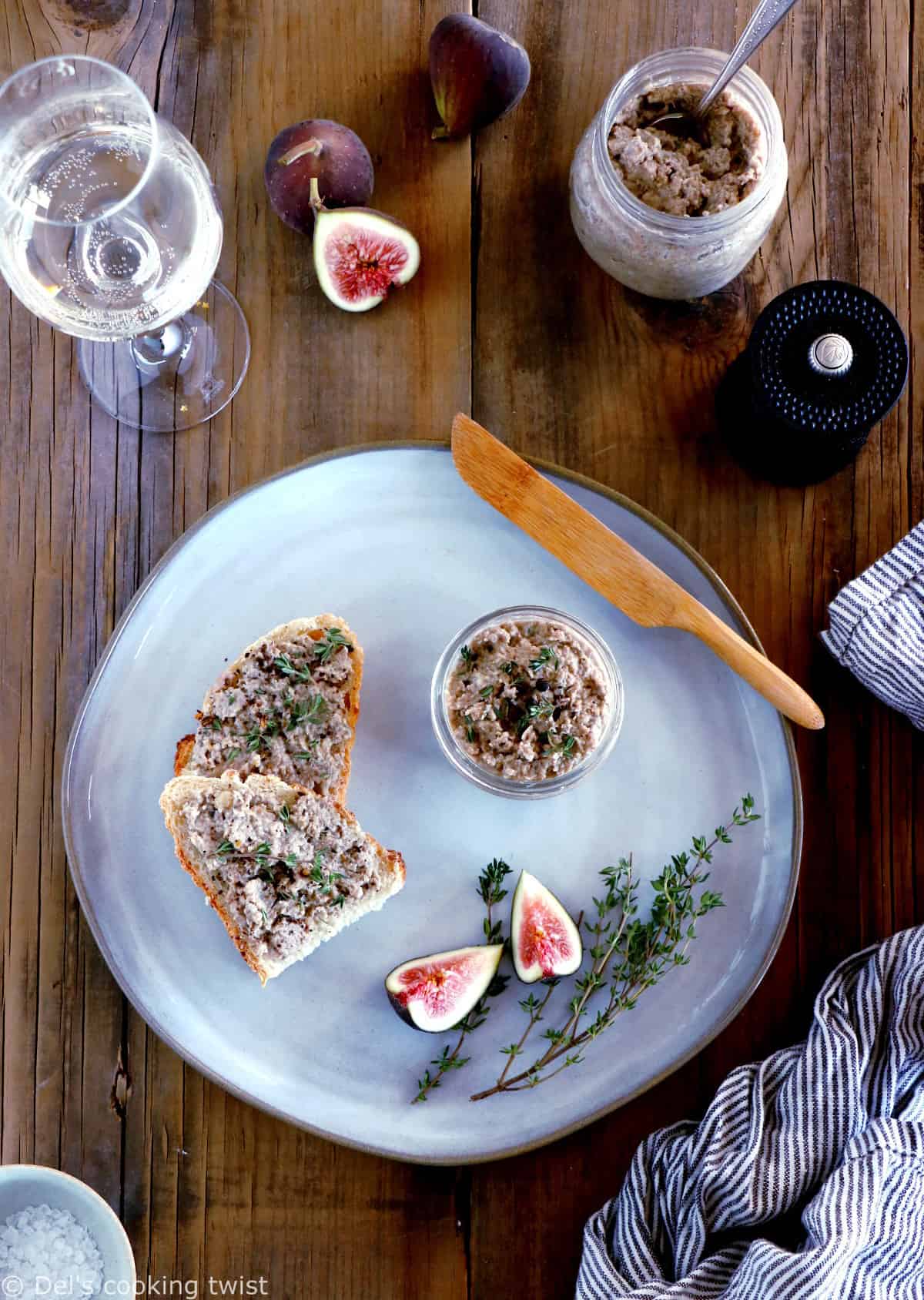 Hands down on this thyme and balsamic mushroom pâté. This easy vegetarian spread is ridiculously simple and perfect served with toasts or crackers.