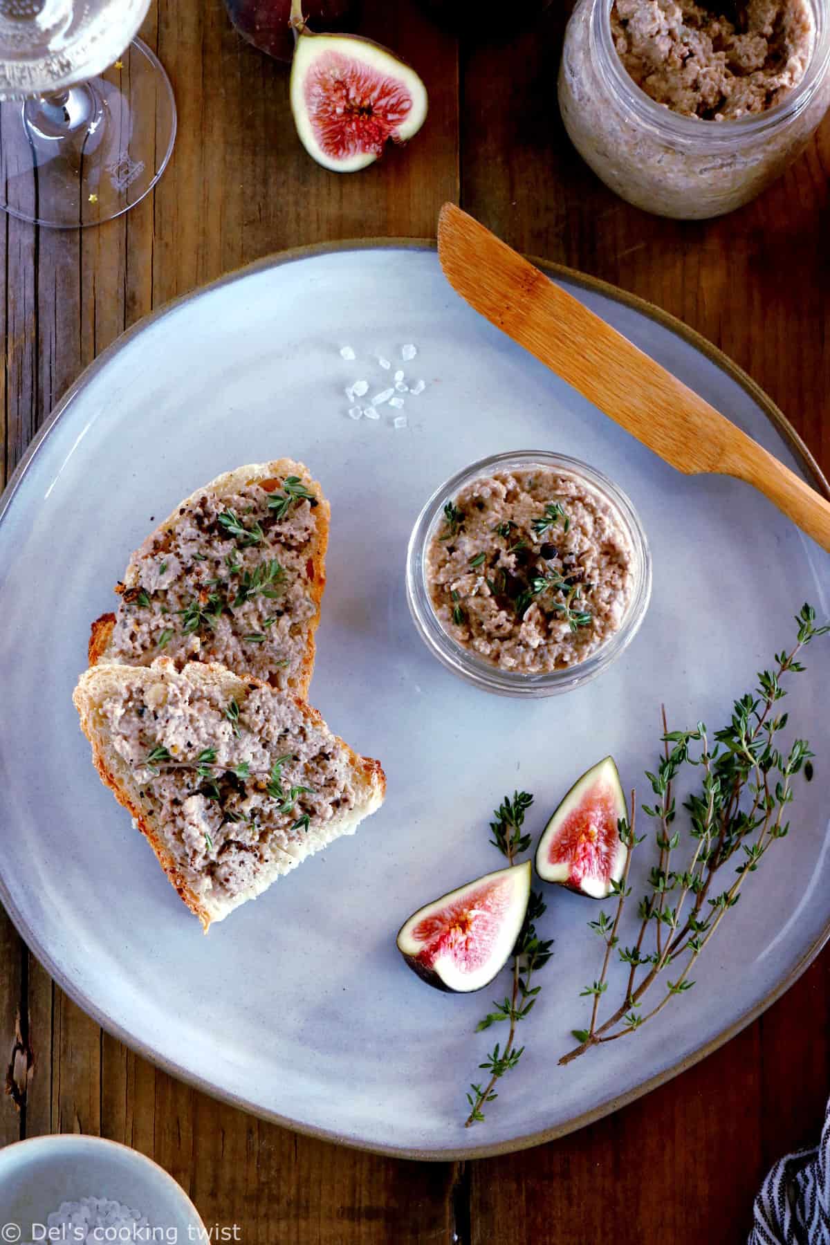 Hands down on this thyme and balsamic mushroom pâté. This easy vegetarian spread is ridiculously simple and perfect served with toasts or crackers.