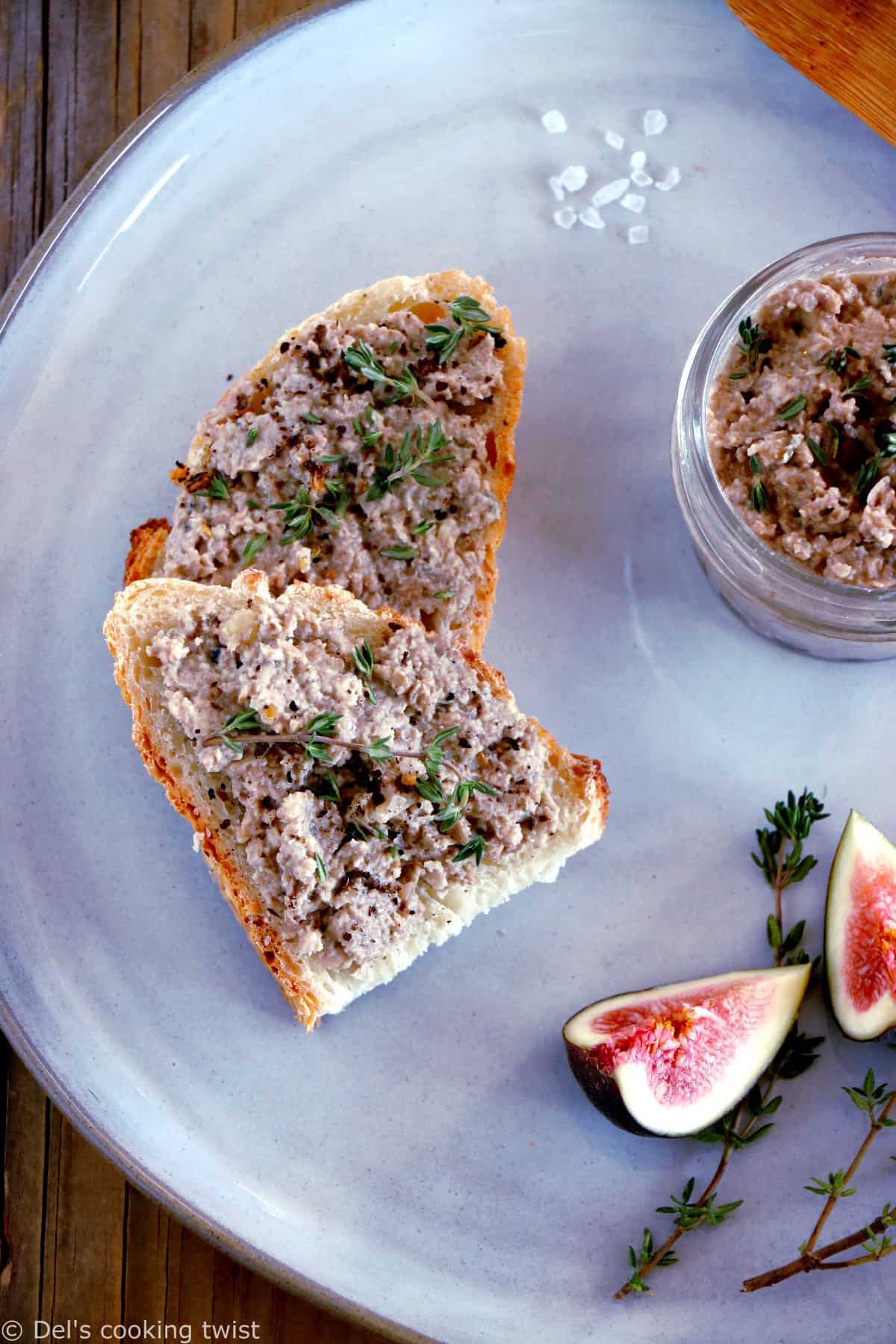 Hands down on this thyme and balsamic mushroom pâté. This easy vegetarian spread is ridiculously simple and perfect served with toasts or crackers.