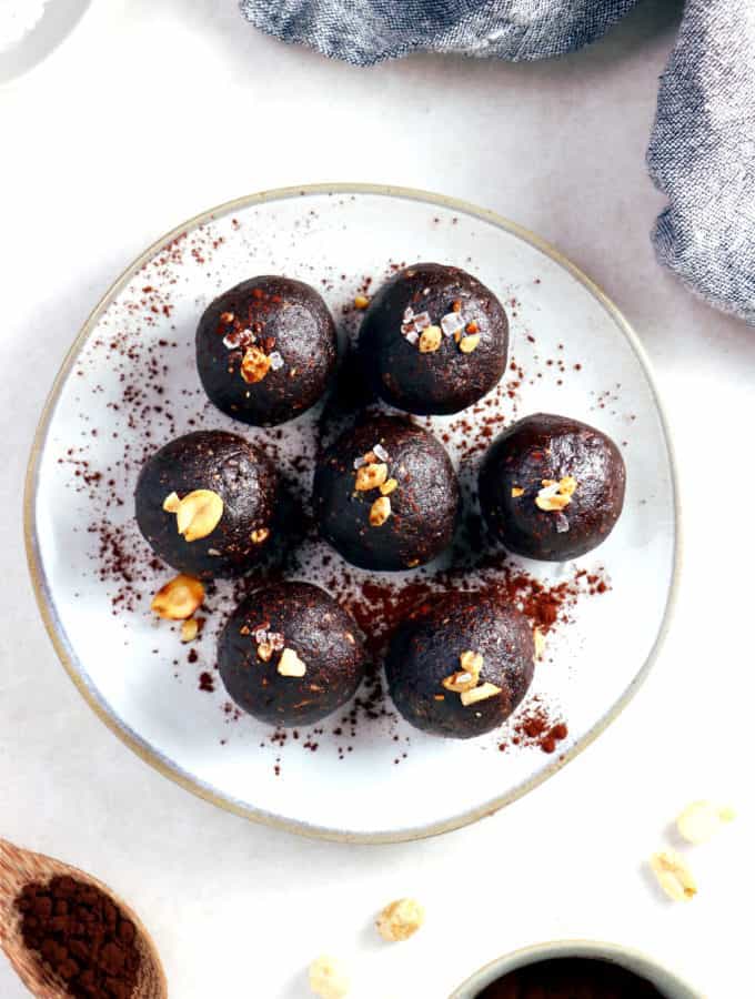 You need just 5 ingredients to make these Snickers bliss balls. Quick and easy to put together, they make a great healthy snack, packed with protein.