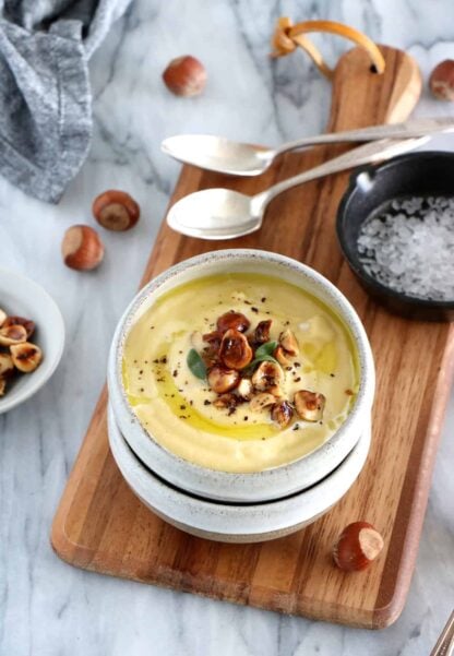 This subtle parsnip apple soup with toasted hazelnuts combines tangy apples and parsnip beautifully with a crunchy nutty bite. Warm and comforting, it's quick, easy to prepare and perfectly healthy.