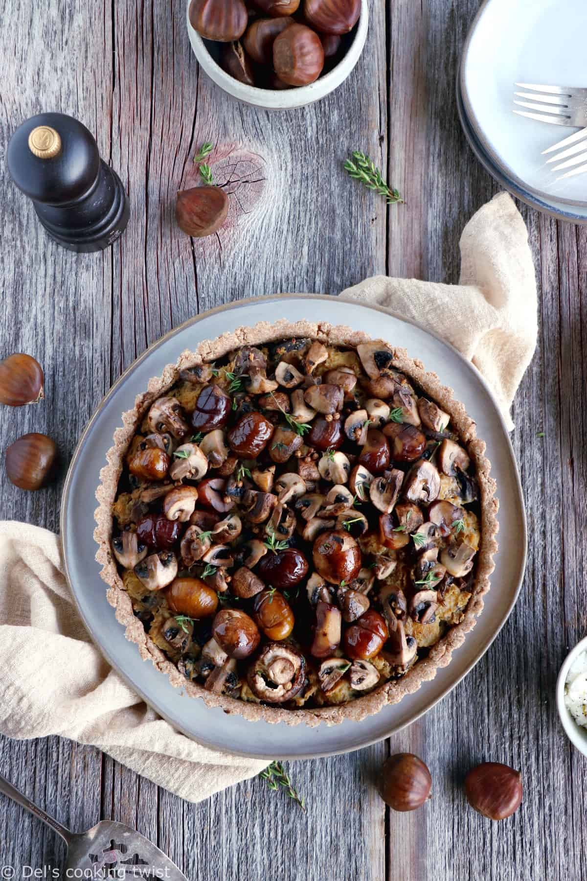 Cette tarte aux châtaignes et champignons à la farine complète sur une base de ricotta constitue un plat végétarien à la fois sain et nourissant.