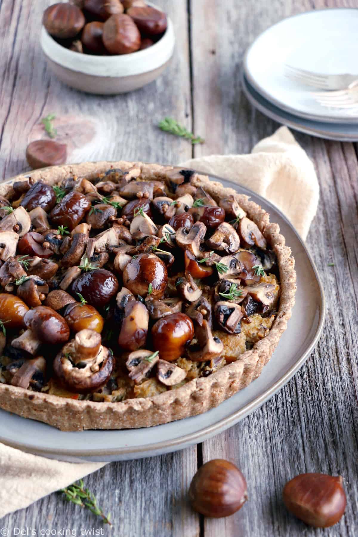 Cette tarte aux châtaignes et champignons à la farine complète sur une base de ricotta constitue un plat végétarien à la fois sain et nourissant.