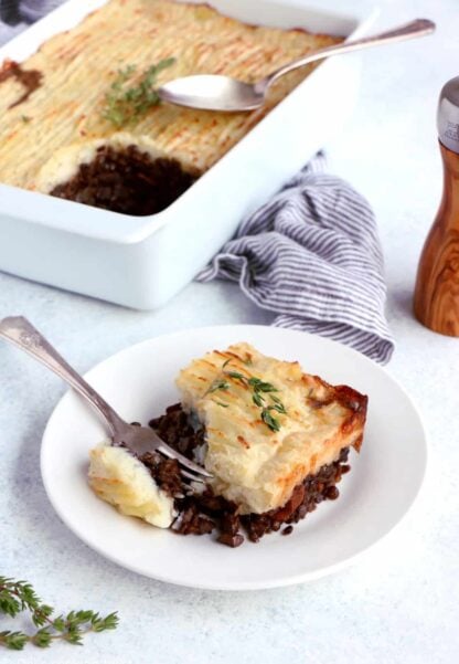 Ce hachis parmentier végétarien aux lentilles est un plat familial facile et réconfortant à la fois. Un succès garanti auprès des petits comme des grands !