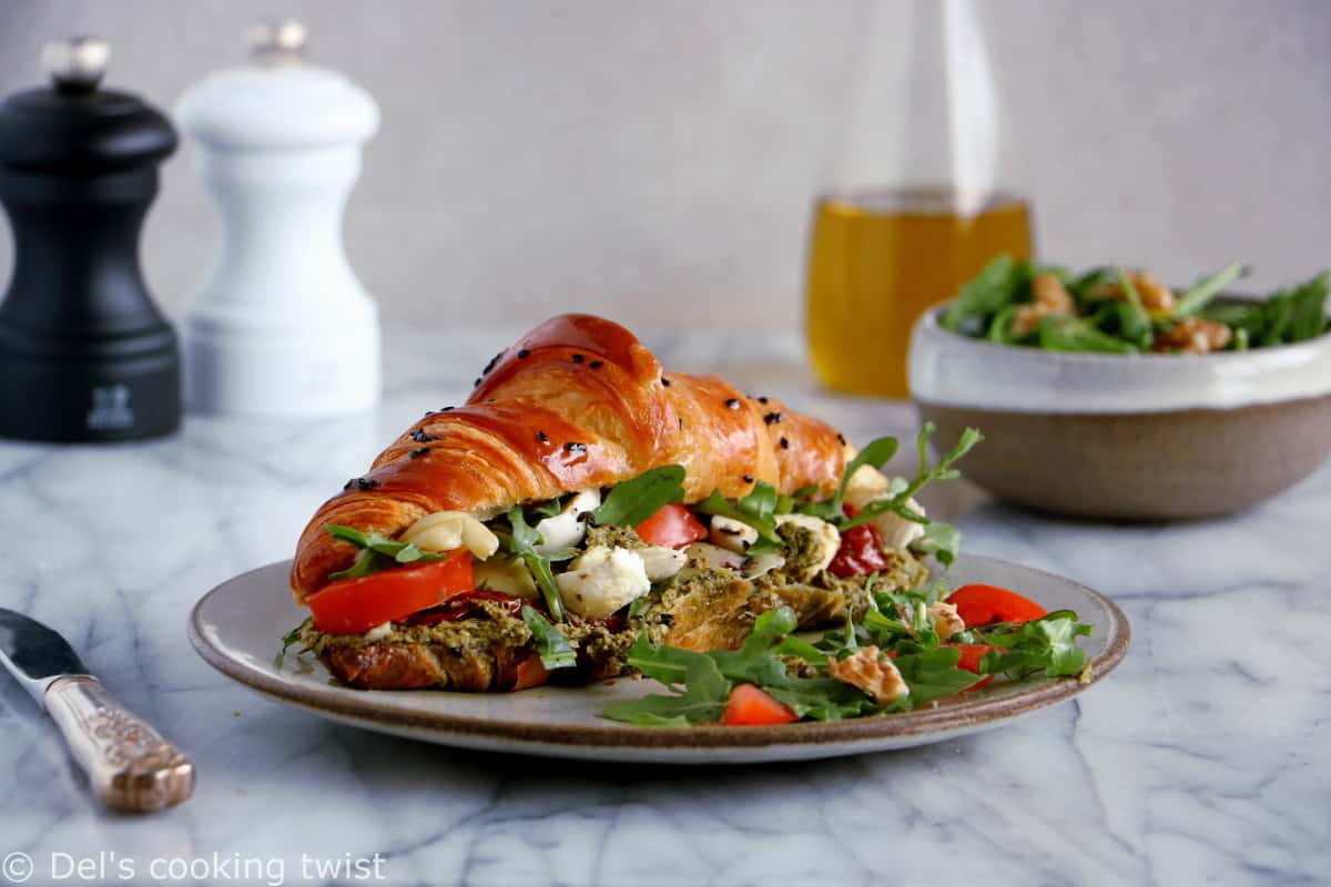 Revisitons les croissants fourrés avec cette version végétarienne de croissants salés tomates-mozzarella.