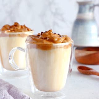 Learn how to prepare homemade whipped coffee from scratch, with a mushroom coffee option. Ready in minutes and prepared with only 3 ingredients, this Dalgona coffee is a must try!