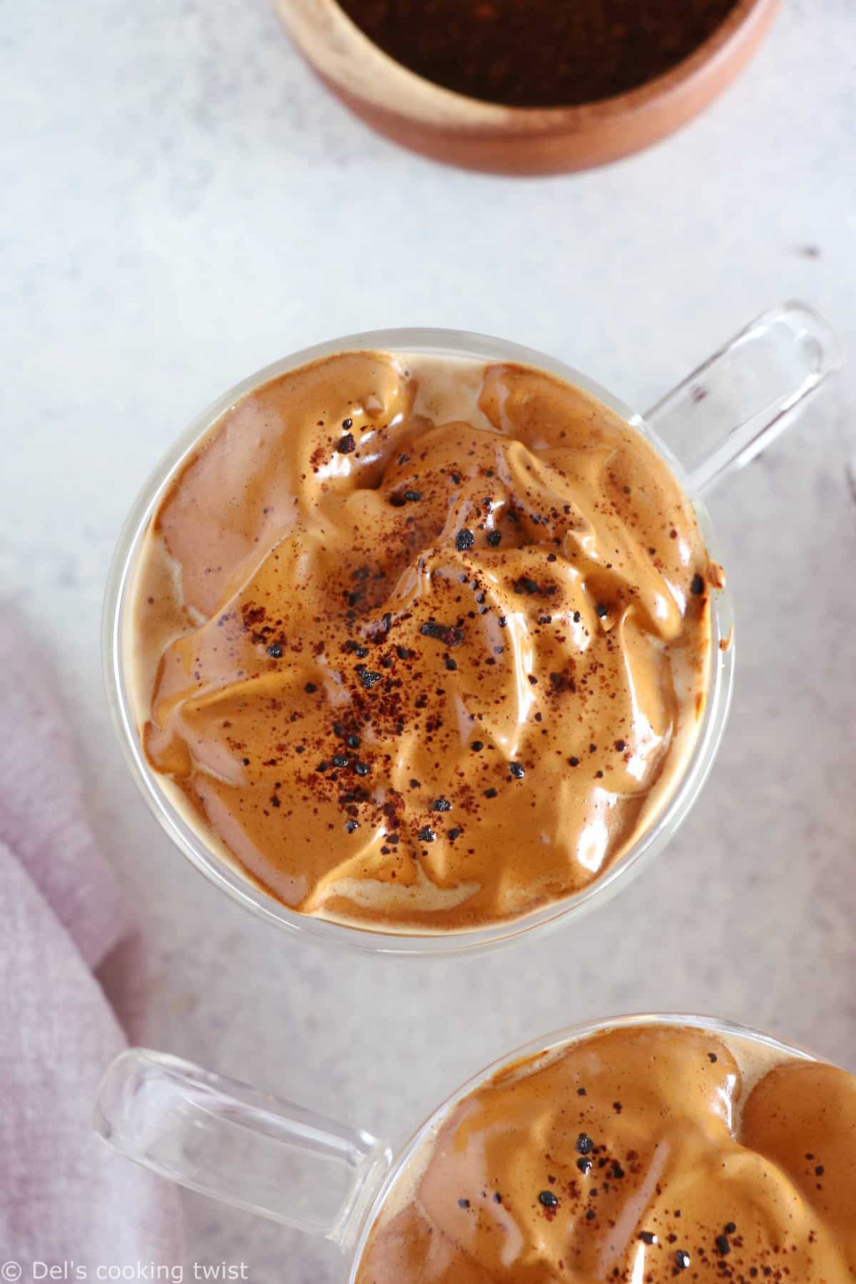 Learn how to prepare homemade whipped coffee from scratch, with a mushroom coffee option. Ready in minutes and prepared with only 3 ingredients, this Dalgona coffee is a must try!