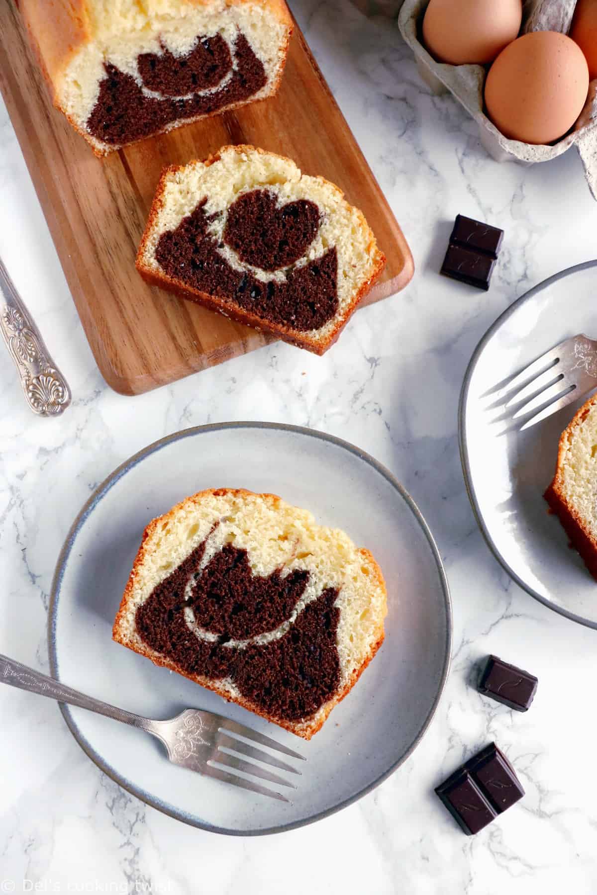 Easy Chocolate Marble Yogurt Cake has become a basic recipe in my house. It's light, fluffy, moist, delicious, and ready in no time.