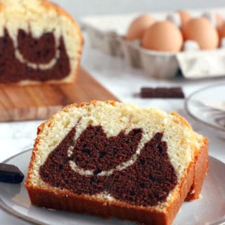 Easy Chocolate Marble Yogurt Cake has become a basic recipe in my house. It's light, fluffy, moist, delicious, and ready in no time.