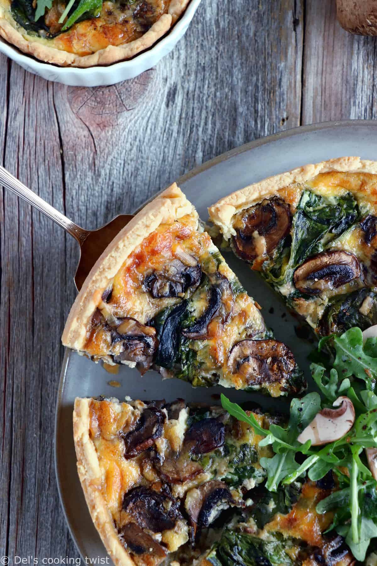 Spinach and mushroom quiche is the ideal family-friendly recipe for busy days or to enjoy in the weekend for a cozy brunch.