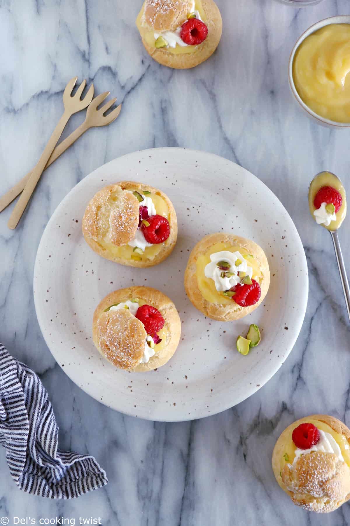 Easy raspberry and lemon curd cream puffs make a delicious fancy sweet dessert with a lovely touch of acidity brought by the homemade lemon curd and the fresh raspberries.