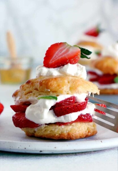 Easy strawberry shortcake is a dazzling summer dessert, that can be ready in just 30 minutes.