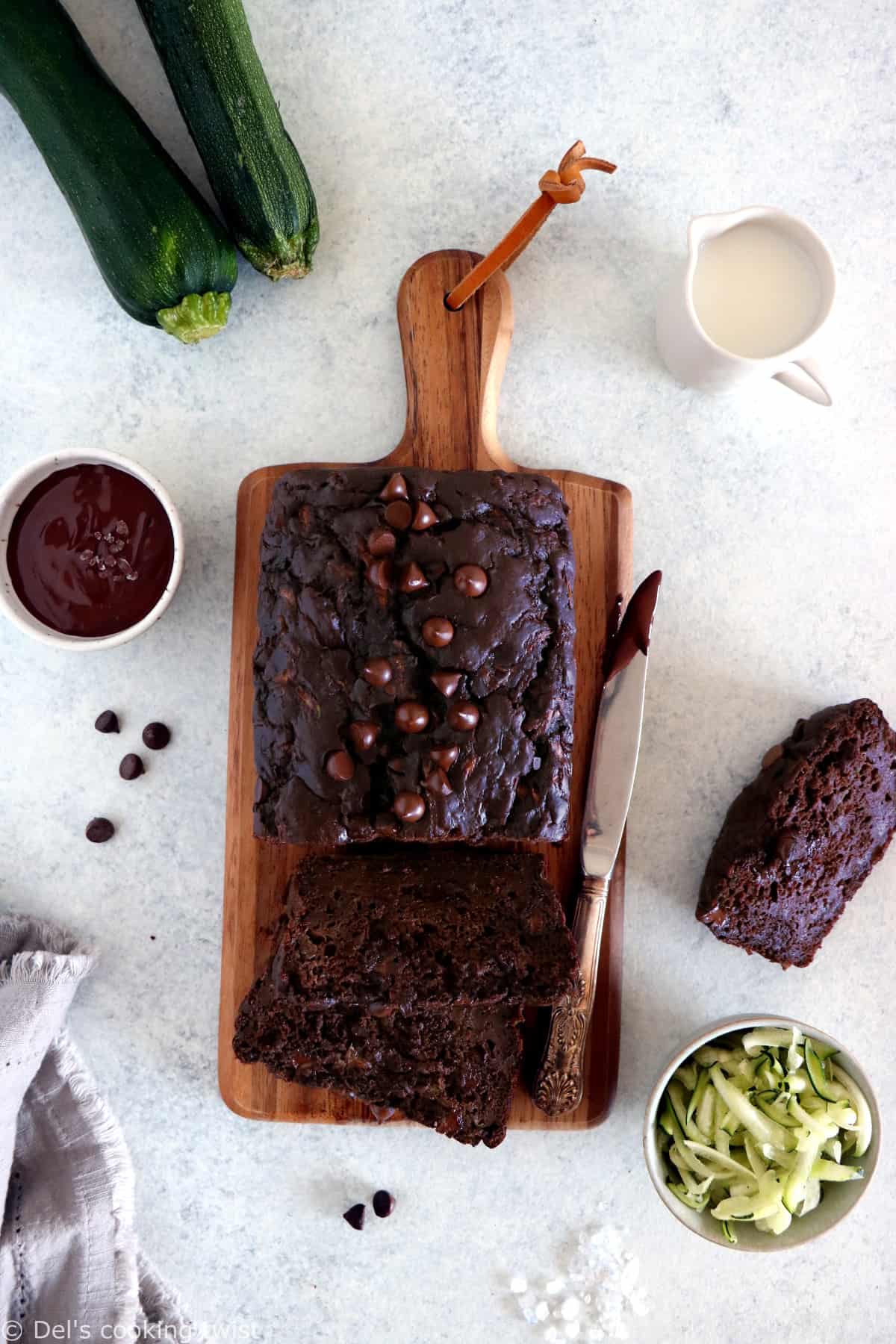 You will fall in love with this healthy chocolate zucchini bread recipe. Super easy to make, it is naturally sweetened with applesauce and it has a rich and irresistible moist texture.