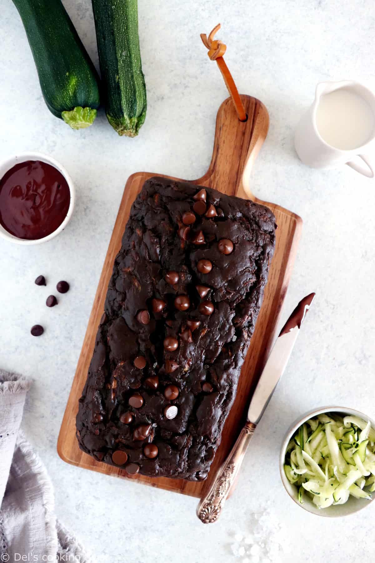 You will fall in love with this healthy chocolate zucchini bread recipe. Super easy to make, it is naturally sweetened with applesauce and it has a rich and irresistible moist texture.