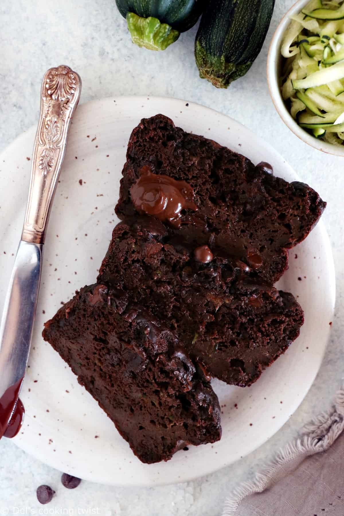 You will fall in love with this healthy chocolate zucchini bread recipe. Super easy to make, it is naturally sweetened with applesauce and it has a rich and irresistible moist texture.