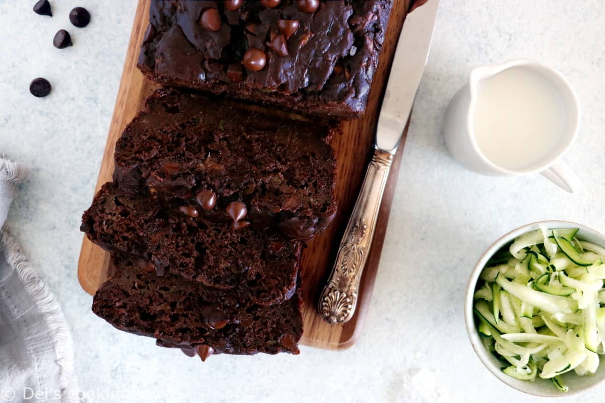 You will fall in love with this healthy chocolate zucchini bread recipe. Super easy to make, it is naturally sweetened with applesauce and it has a rich and irresistible moist texture.