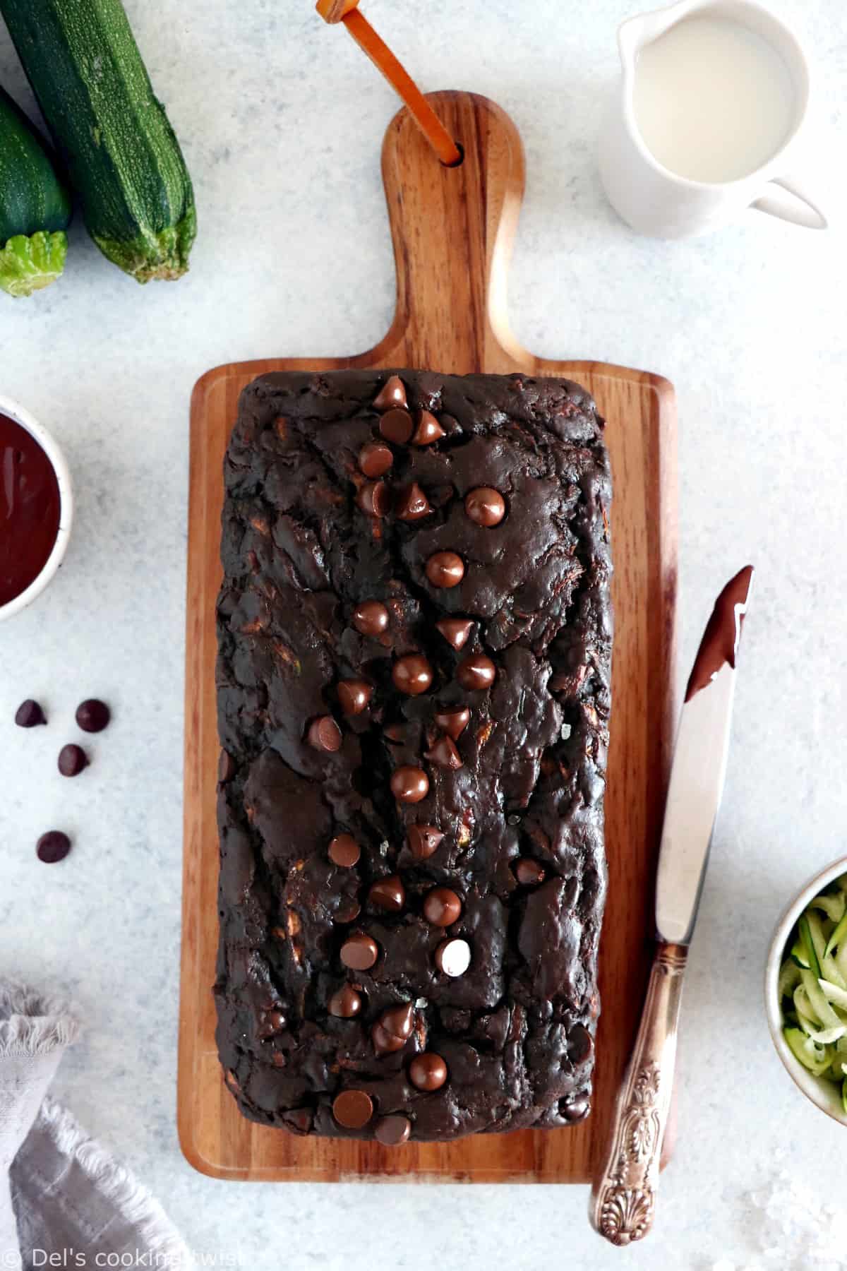 You will fall in love with this healthy chocolate zucchini bread recipe. Super easy to make, it is naturally sweetened with applesauce and it has a rich and irresistible moist texture.