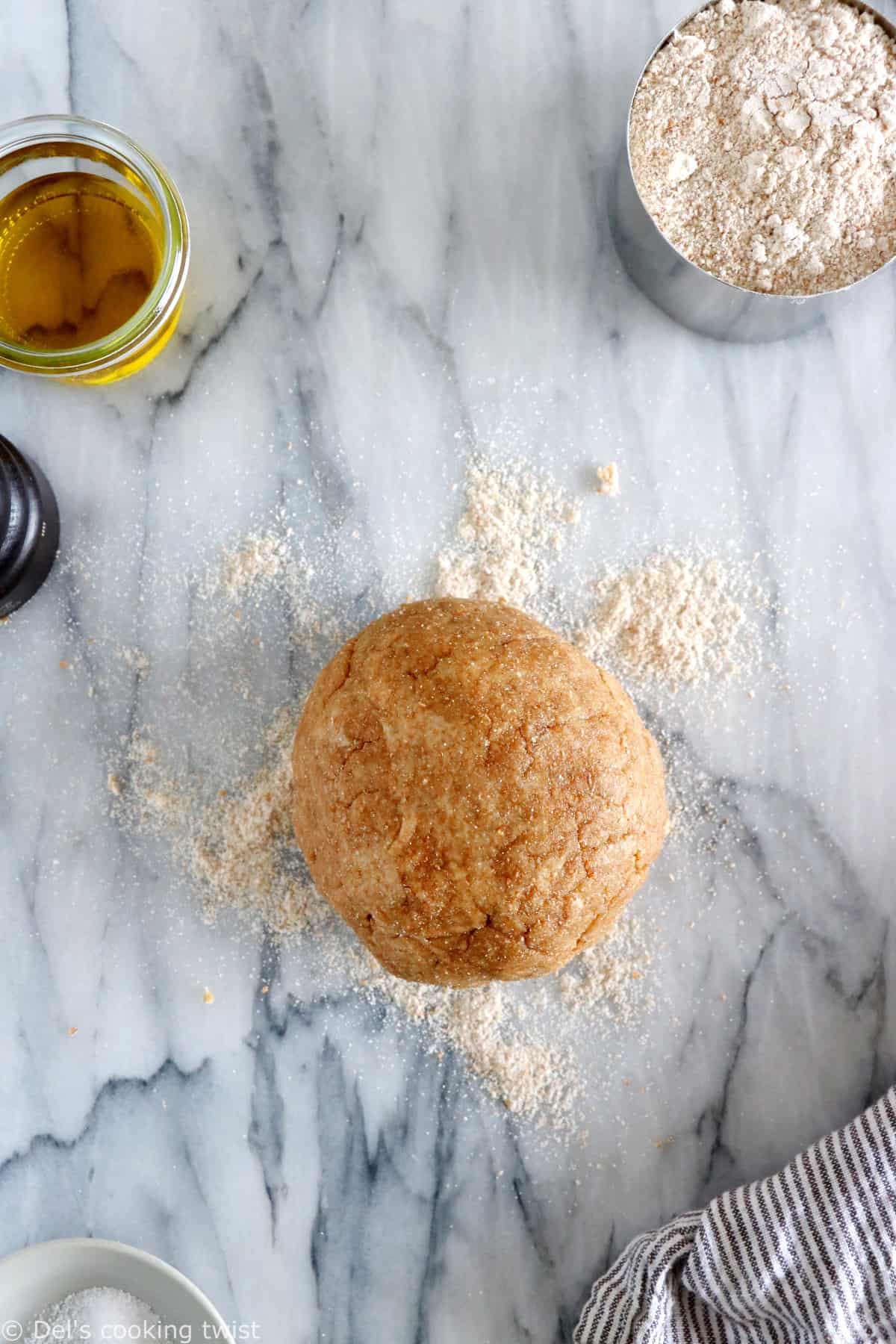 Cette pâte à tarte à la farine complète et à l'huile d'olive est une excellente alternative à la pâte brisée traditionnelle.