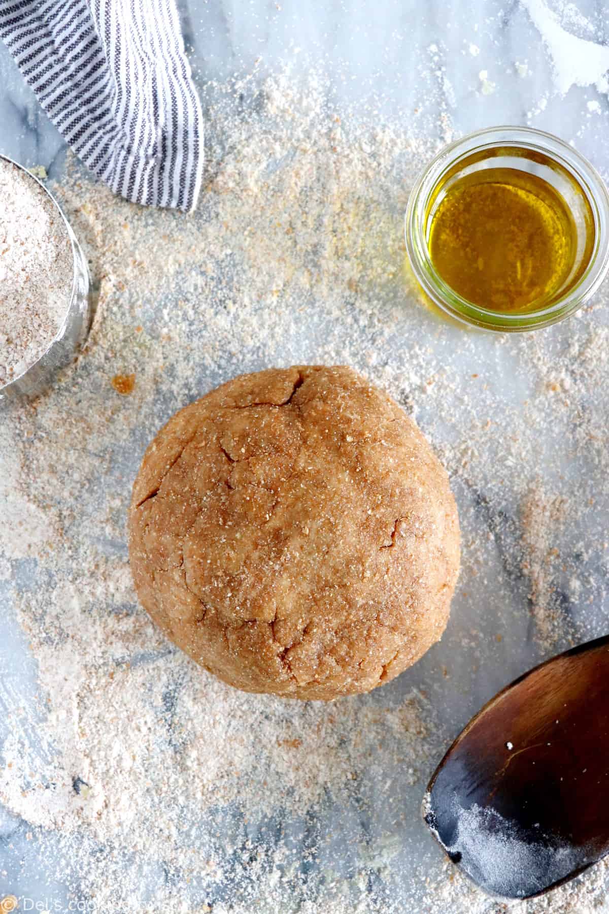 Cette pâte à tarte à la farine complète et à l'huile d'olive est une excellente alternative à la pâte brisée traditionnelle.