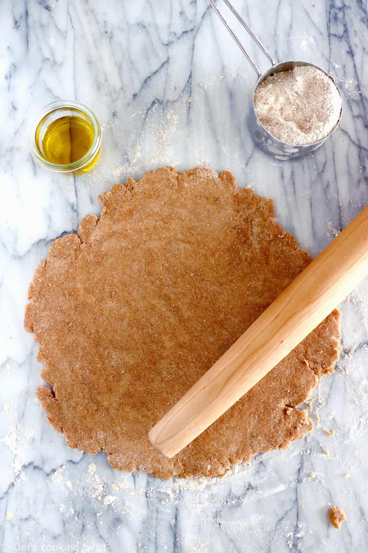 This Olive Oil Whole Wheat Pie Crust is a 100% vegan pie crust and a perfect alternative to a classic butter pie crust.