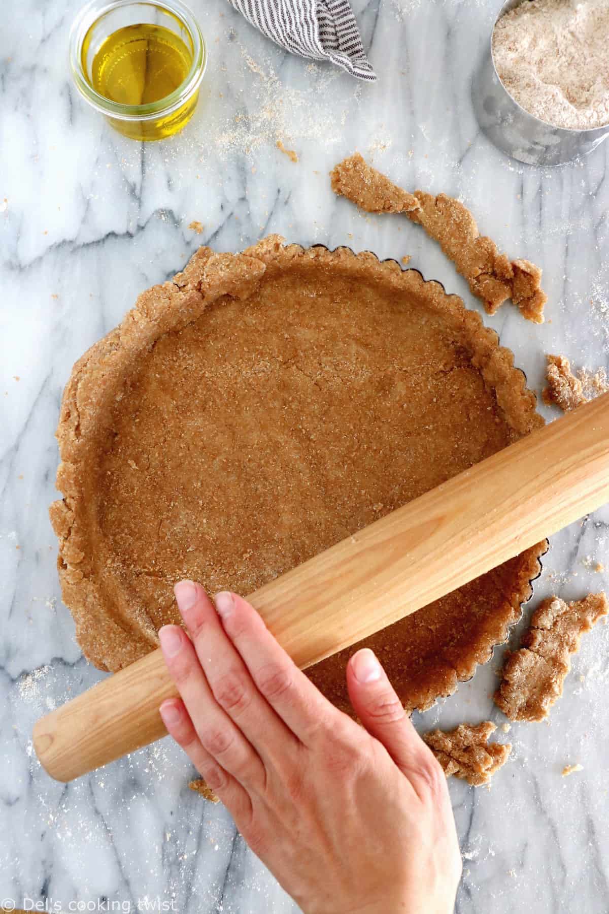 Cette pâte à tarte à la farine complète et à l'huile d'olive est une excellente alternative à la pâte brisée traditionnelle.