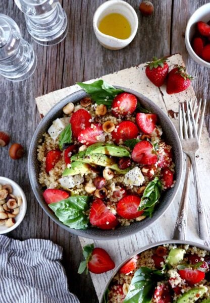 This balsamic strawberry quinoa salad with feta cheese makes an easy summer salad recipe, packed with refreshing flavors.