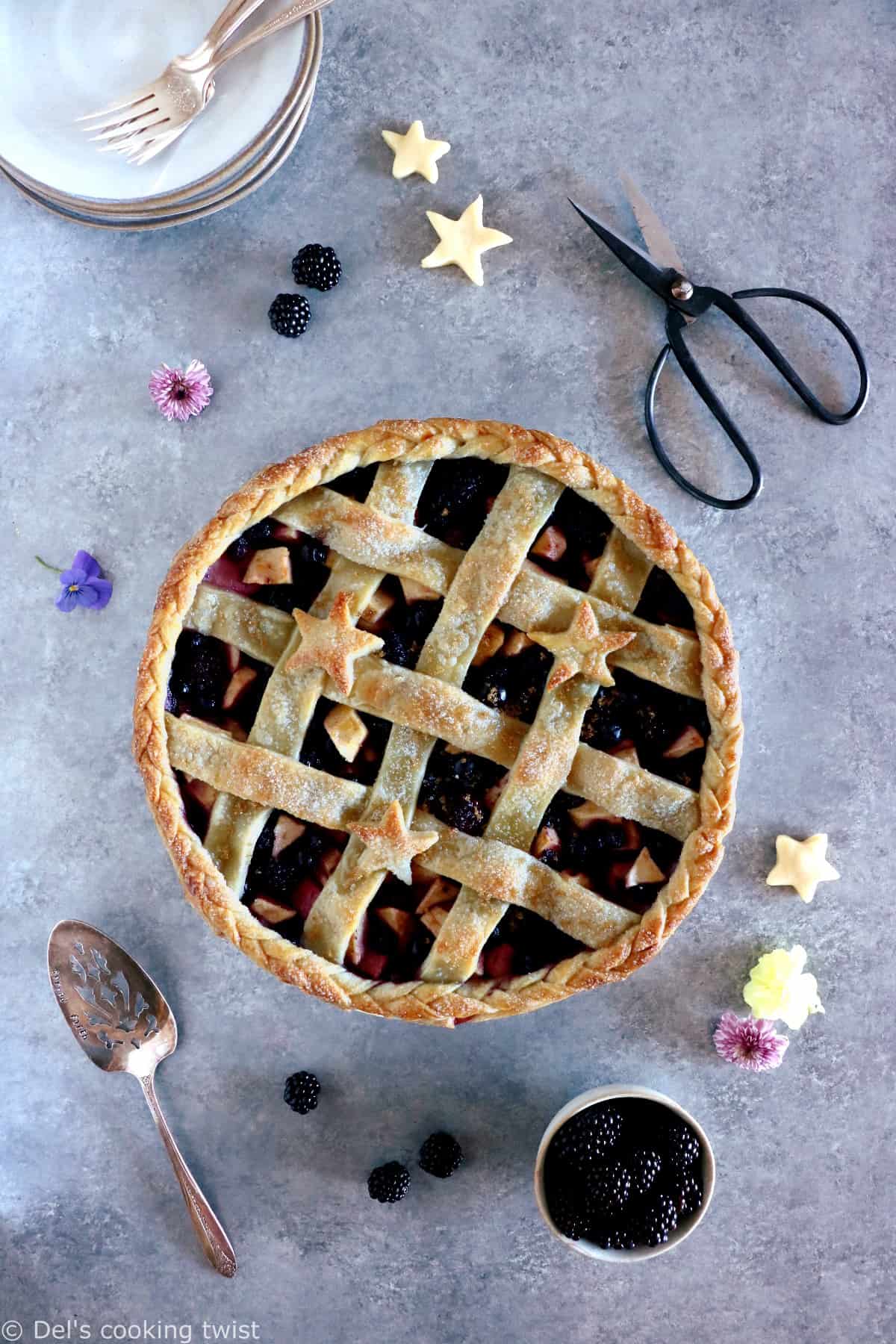 This beautiful Blackberry Apple Pie is the perfect combination of summer and fall flavors reunited together in a pie.