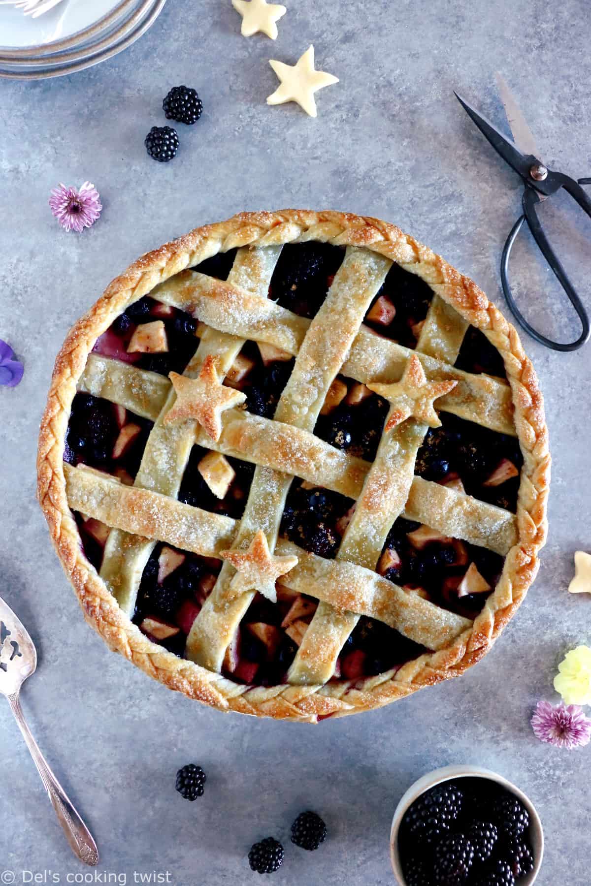 This beautiful Blackberry Apple Pie is the perfect combination of summer and fall flavors reunited together in a pie.