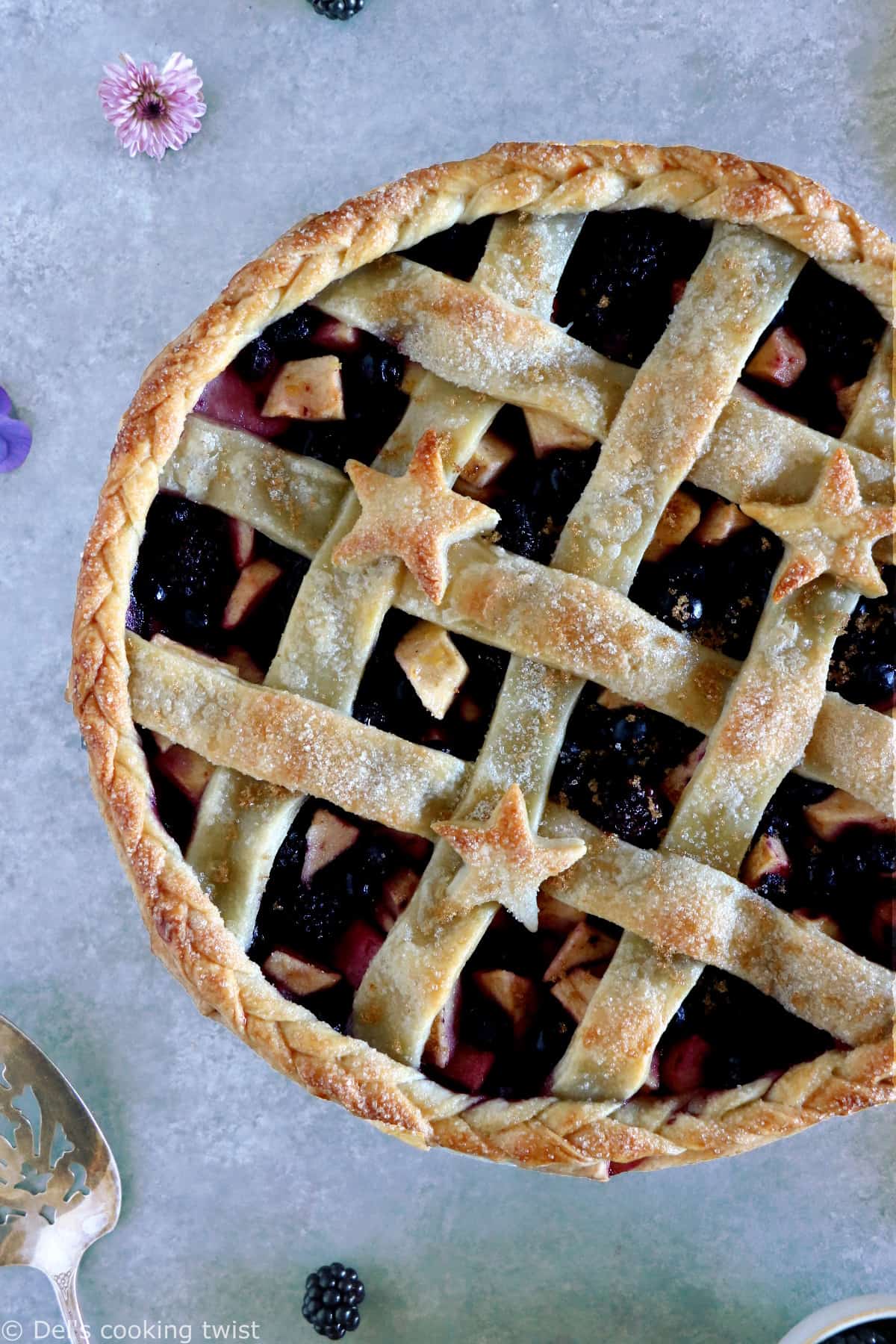 This beautiful Blackberry Apple Pie is the perfect combination of summer and fall flavors reunited together in a pie.