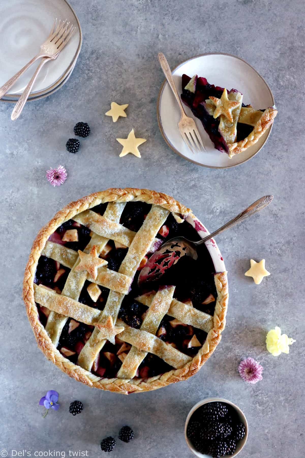 This beautiful Blackberry Apple Pie is the perfect combination of summer and fall flavors reunited together in a pie.