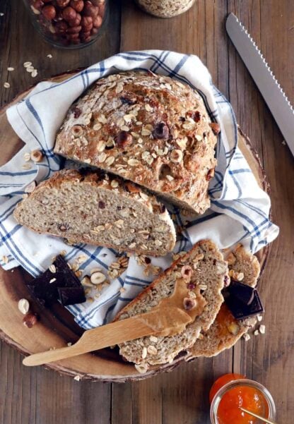 This no-knead hazelnut oat breakfast bread is a variation of the no-knead bread. With absolutely no effort, you get a perfect artisan bread every time you make it.