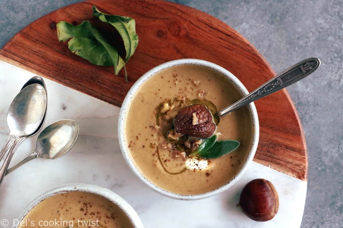 Avec ses saveurs rustiques et légères à la fois, cette soupe de châtaignes à la sauge constitue une entrée d'élégance pour un repas de fêtes.