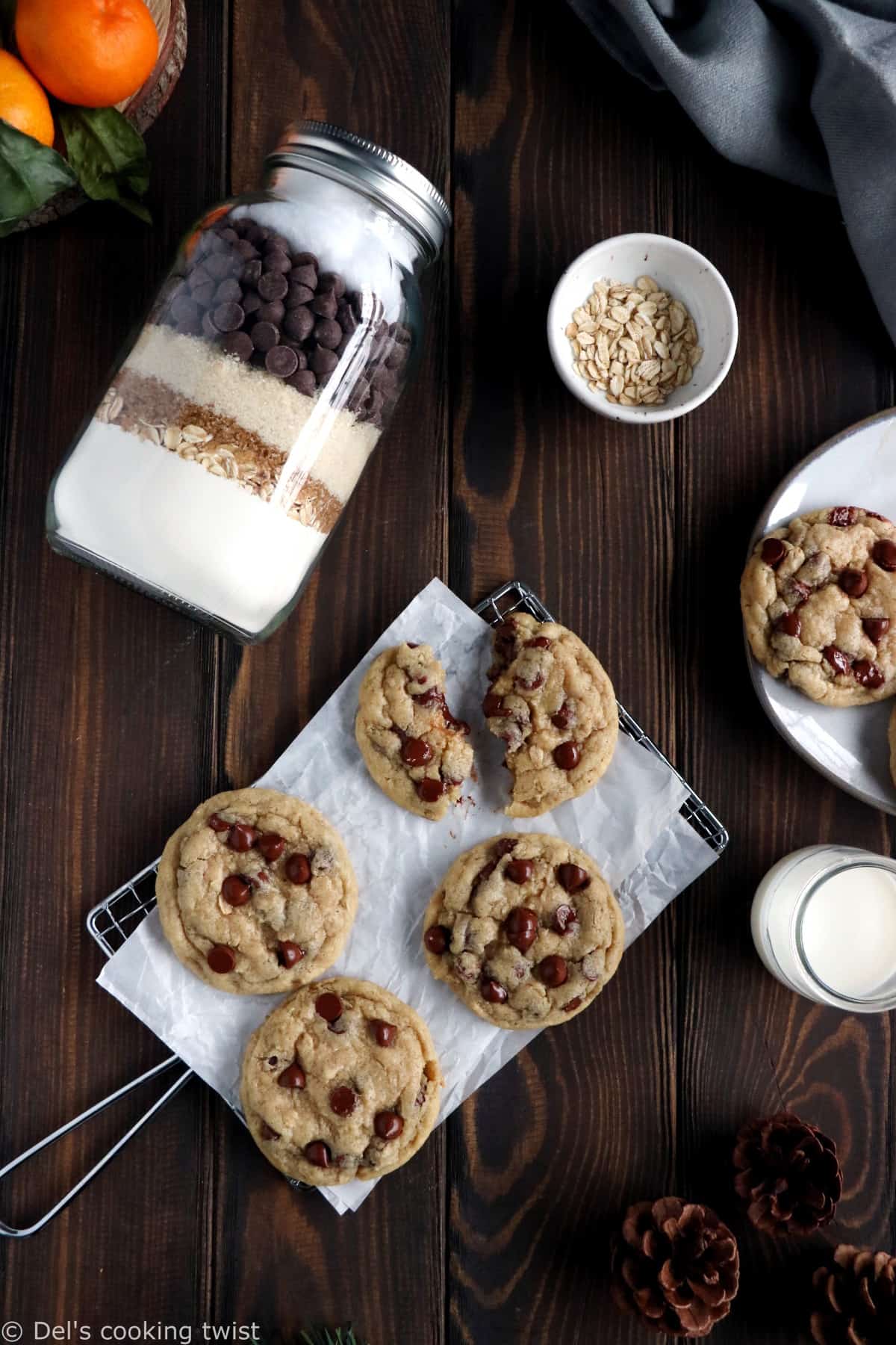 This chocolate chip cookie mix in a jar with a free printable makes the cutest homemade food gift for your friends and family.