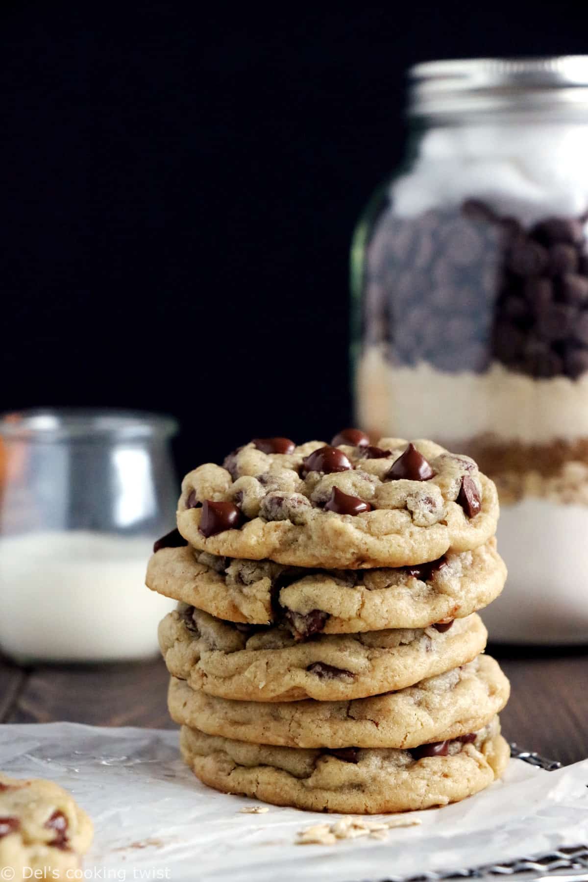 Ce kit cookies aux pépites de chocolat en bocal est un cadeau gourmand personnalisé à offrir à vos proches en toute occasion. Imprimez l’étiquette avec les instructions pour réaliser les cookies et le tour est joué.