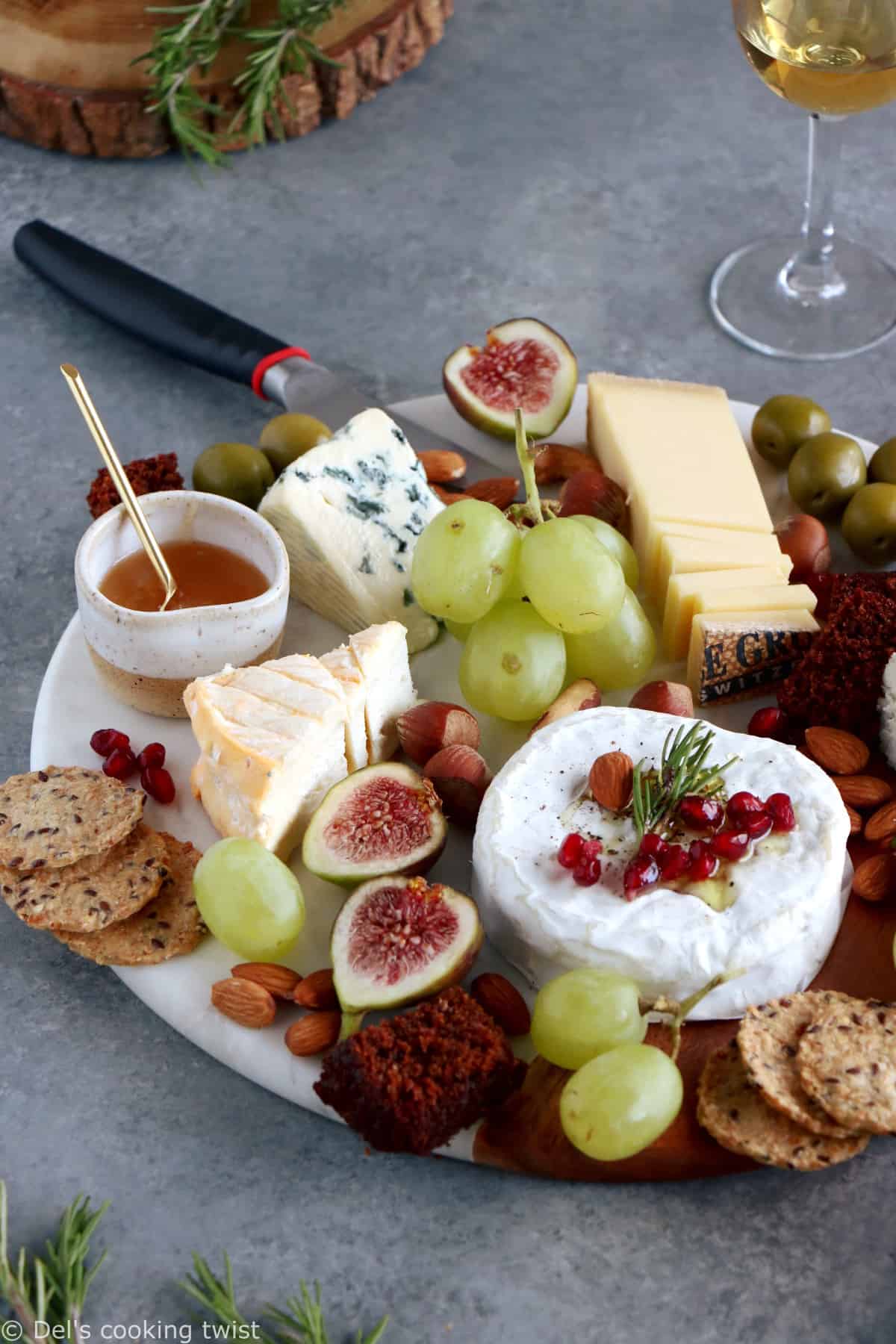 Here's a complete guide for how to make a perfect cheese board (vegetarian) with step-by-step photos to guide you.