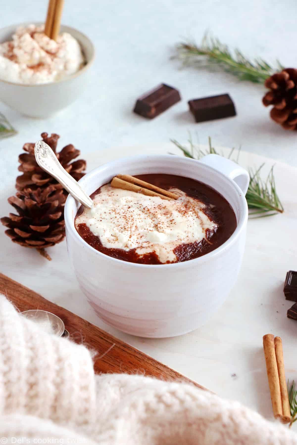 Un chocolat chaud lacté délicieux.