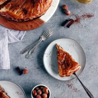 This Hazelnut Chocolate Galette des Rois features a hazelnut frangipane (instead of almond) and some grated dark chocolate, wrapped in between 2 sheets of puff pastry.