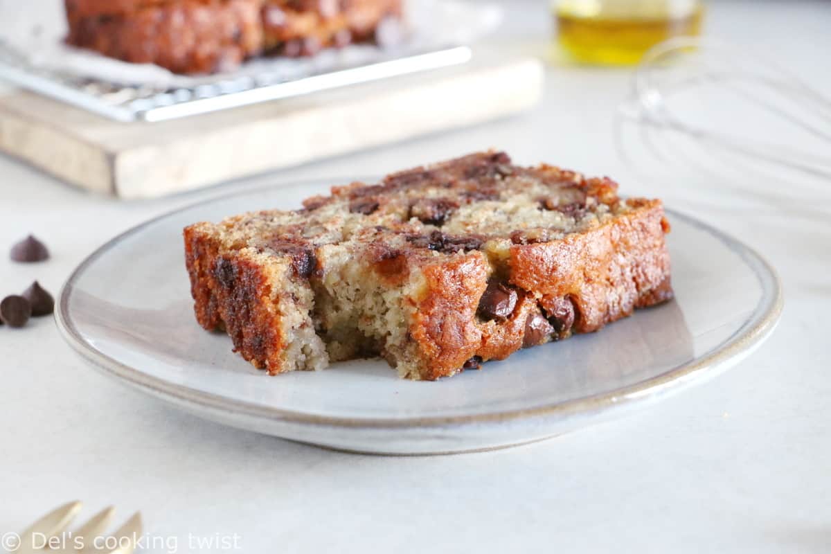 Olive Oil Chocolate Chip Banana Bread - The use of extra-virgin olive oil makes this banana bread incredibly moist and somehow healthier than the classic version.