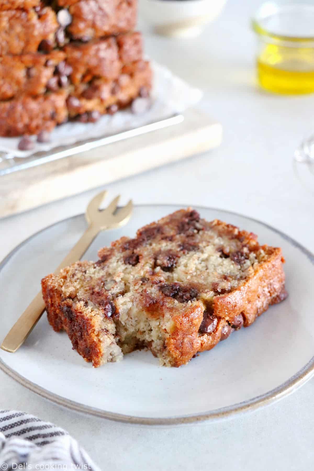 Olive Oil Chocolate Chip Banana Bread - The use of extra-virgin olive oil makes this banana bread incredibly moist and somehow healthier than the classic version.