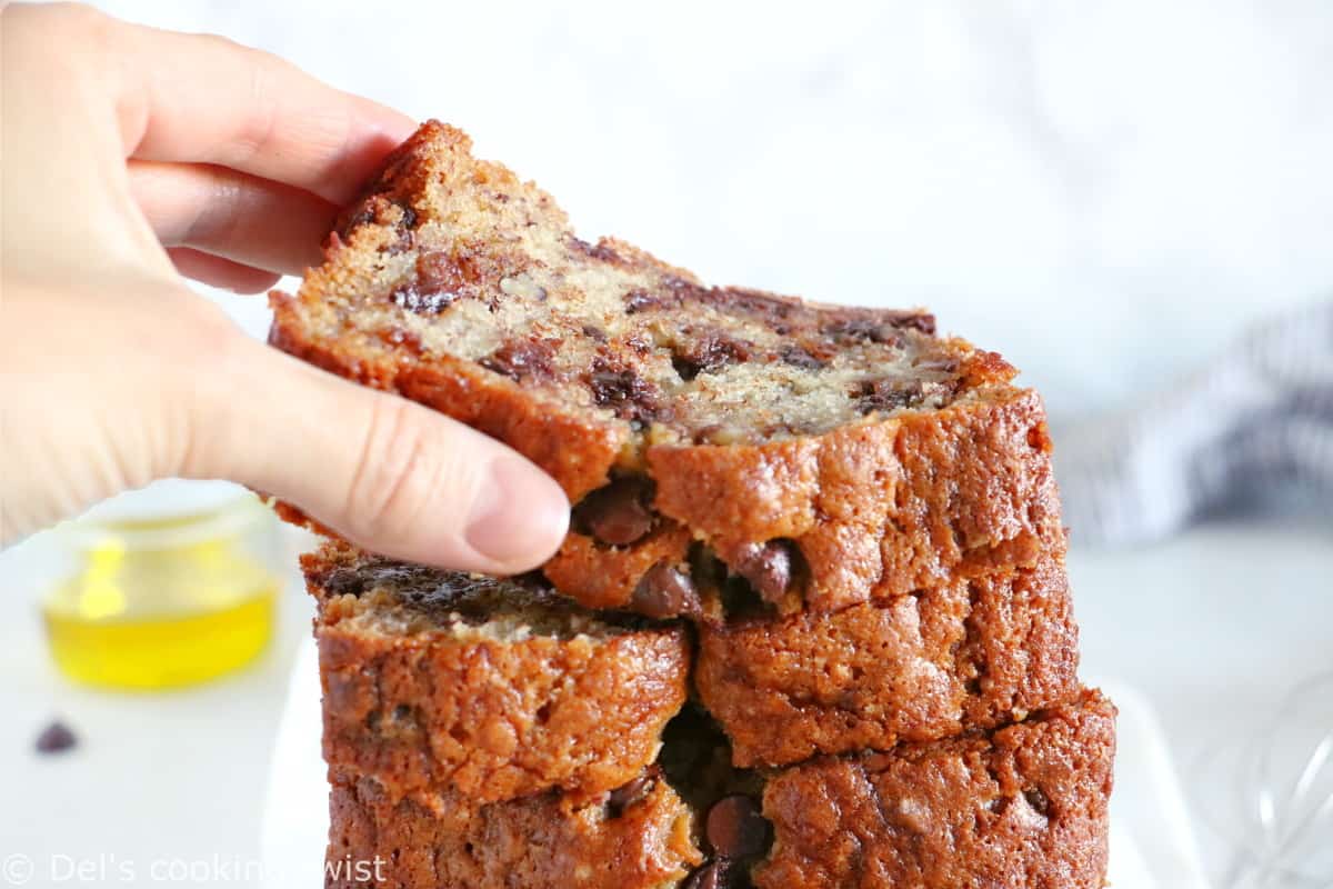 Olive Oil Chocolate Chip Banana Bread - The use of extra-virgin olive oil makes this banana bread incredibly moist and somehow healthier than the classic version.