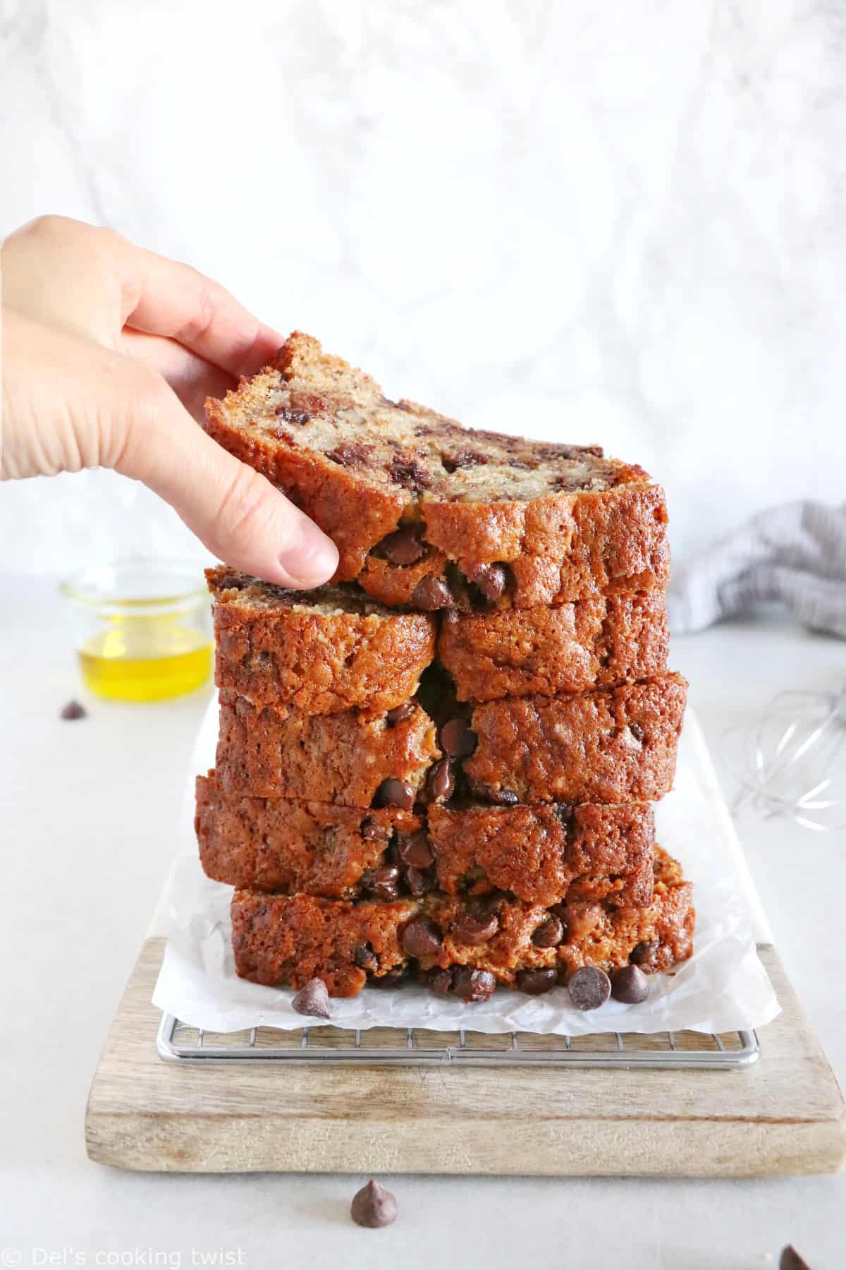 Olive Oil Chocolate Chip Banana Bread - The use of extra-virgin olive oil makes this banana bread incredibly moist and somehow healthier than the classic version.