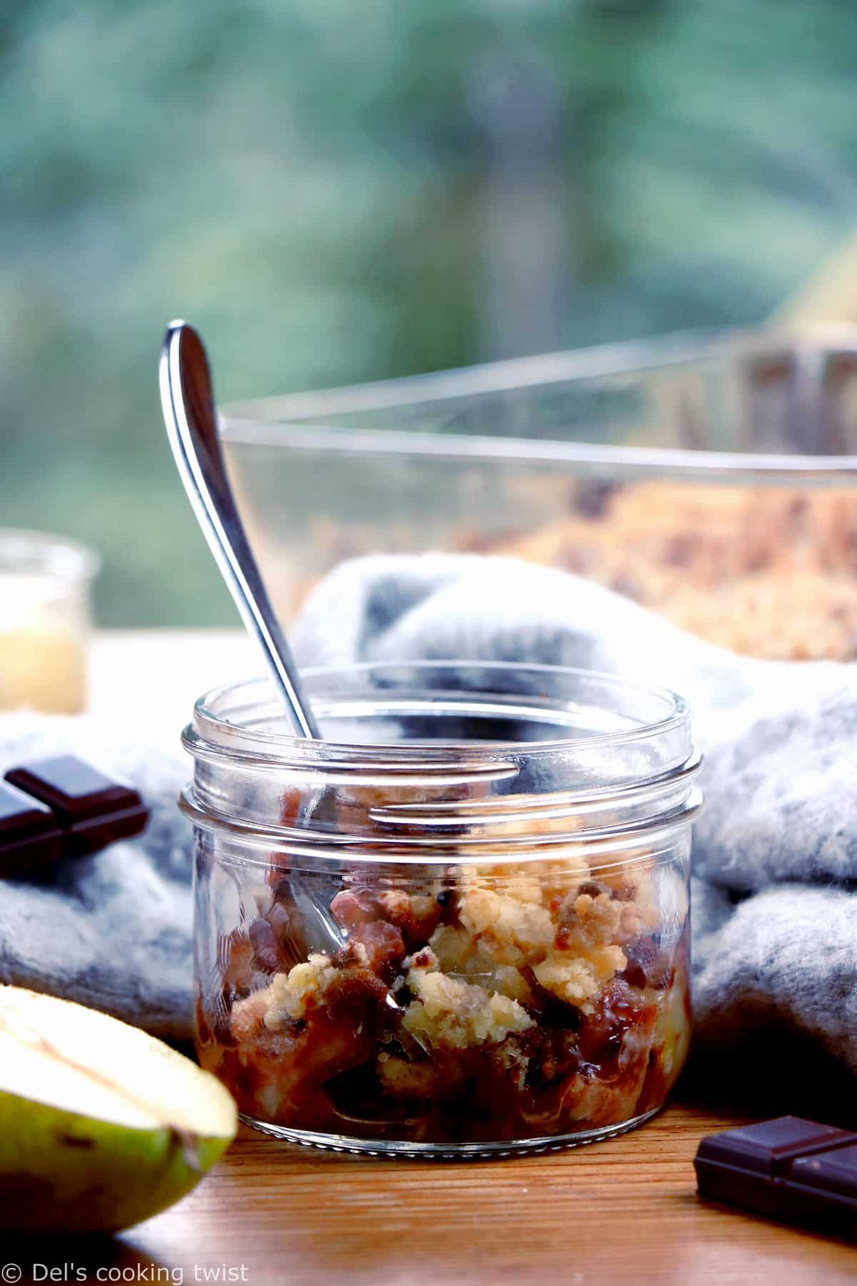 Ce crumble express poires chocolat figure en tête de mes desserts préférés. Avec juste quelques ingrédients de base, cette recette ultra-simple fonctionne à tous les coups et garantit un vrai moment de gourmandise.