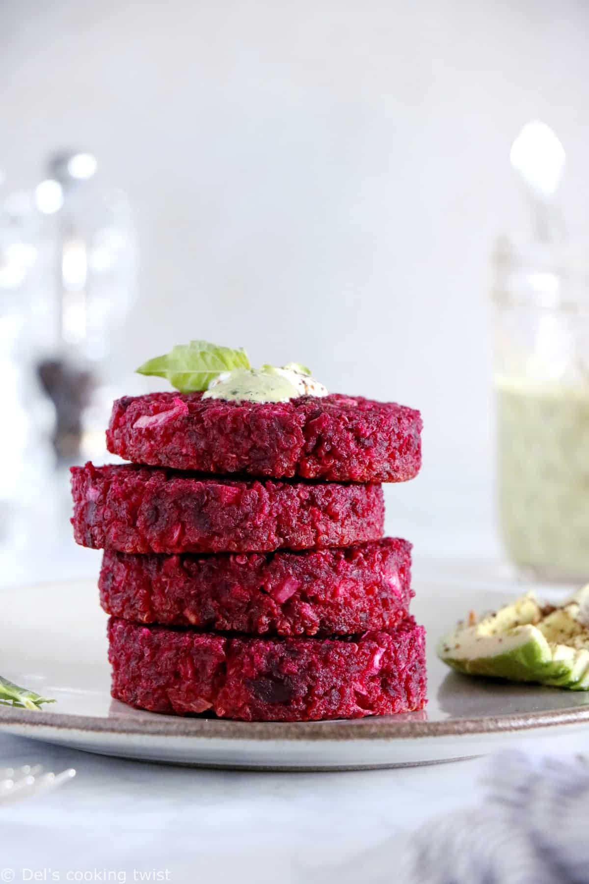 Bring colors to your meals with these veggie beet patties, prepared with beets, quinoa and ricotta cheese.
