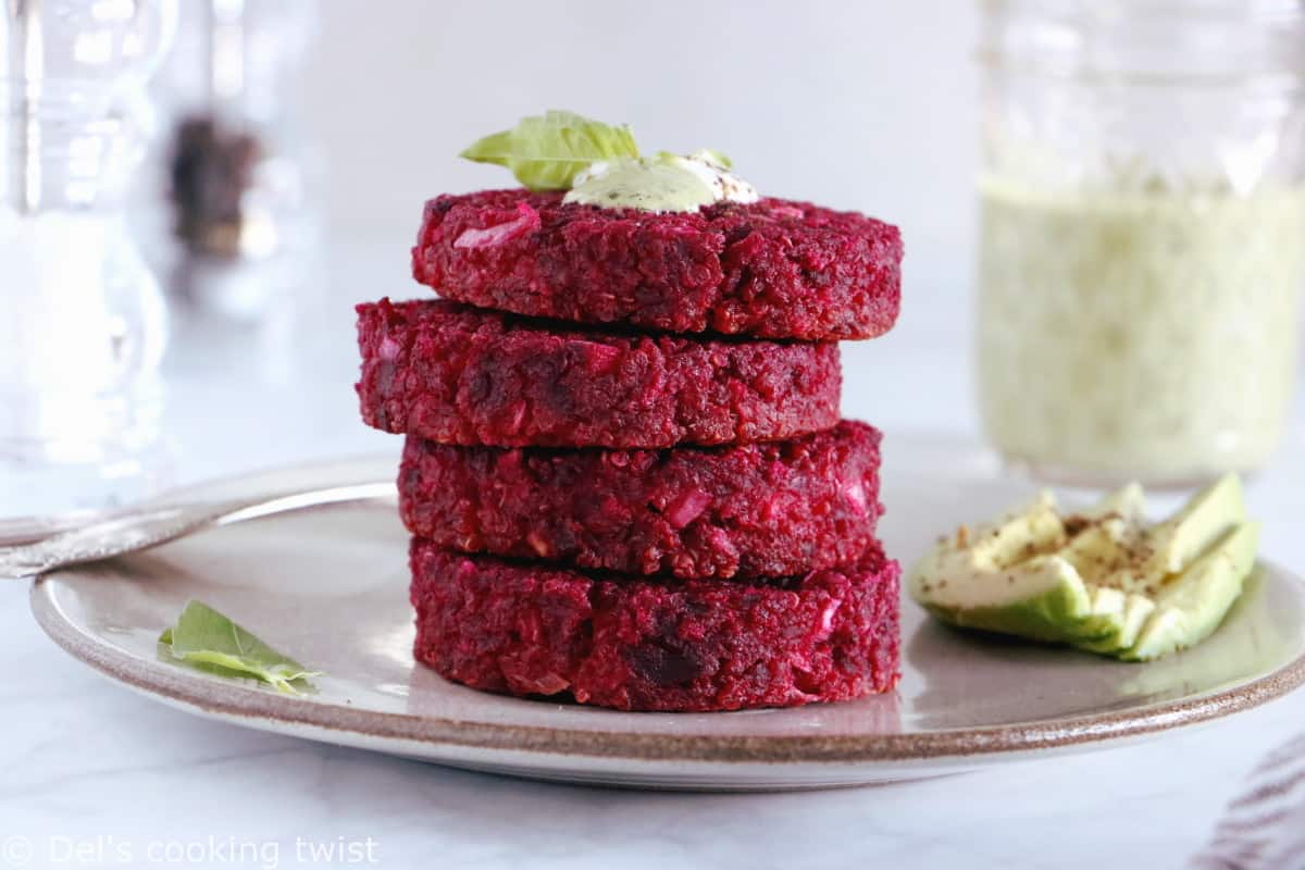 Bring colors to your meals with these veggie beet patties, prepared with beets, quinoa and ricotta cheese.