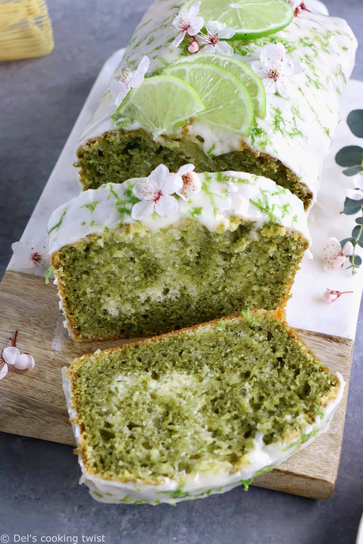 Ce cake marbré au thé matcha et citron vert est l'allié parfait du goûter. Réalisé sans lactose, il offre un subtile équilibre entre la saveur riche, intense et légèrement amère du thé matcha d'un côté et les notes acidulées du citron vert de l'autre.