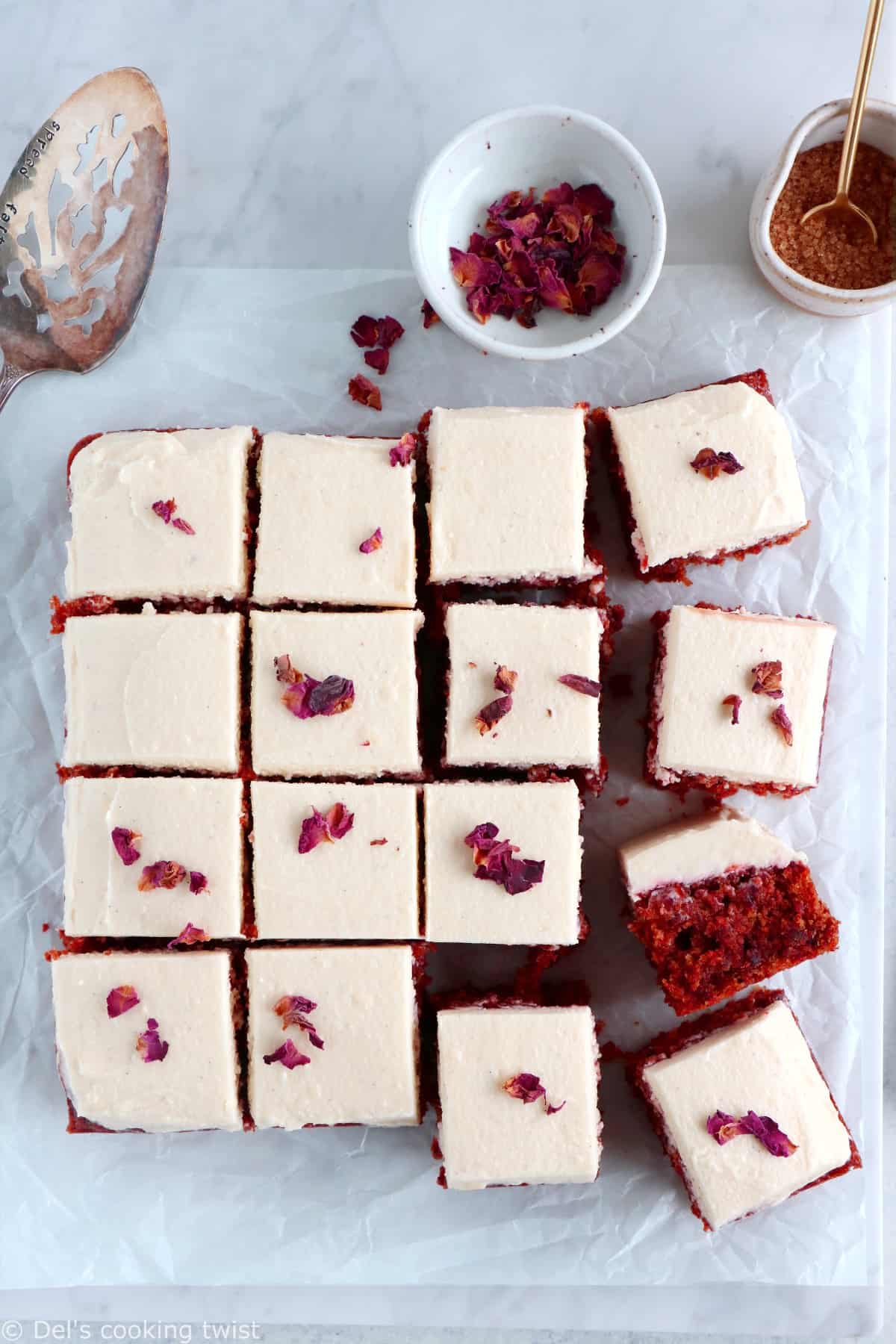 Le gâteau à la betterave façon "red velvet", c'est un dessert doux et très moelleux à la couleur rouge velour intense, réalisé sans colorant alimentaire.