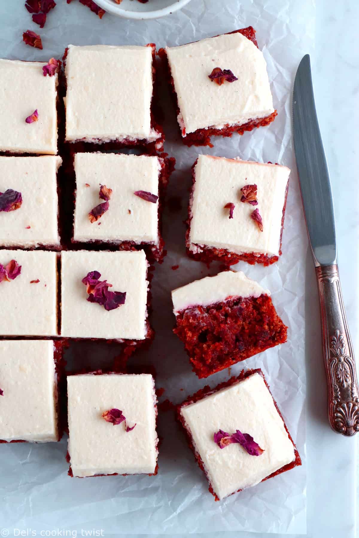 Le gâteau à la betterave façon "red velvet", c'est un dessert doux et très moelleux à la couleur rouge velour intense, réalisé sans colorant alimentaire.