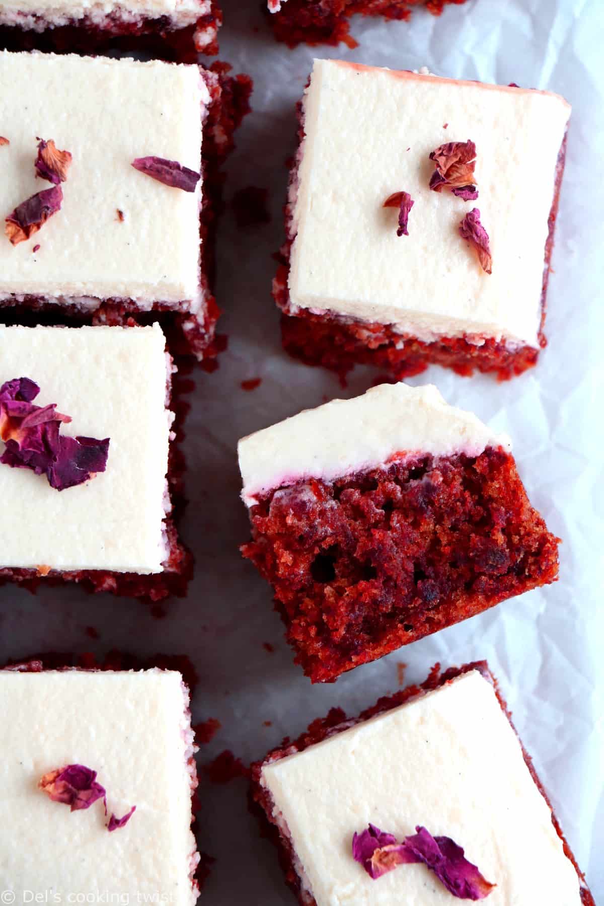 Le gâteau à la betterave façon "red velvet", c'est un dessert doux et très moelleux à la couleur rouge velour intense, réalisé sans colorant alimentaire.