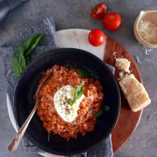 This spicy tomato risotto with burrata cheese is not your regular risotto. Subtly spiced up with harissa, it is packed with juicy and garlicky flavors with a little spicy kick.